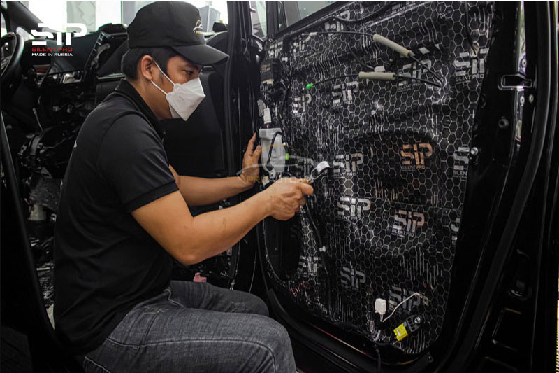 Cách âm chống ồn cánh cửa xe ô tô