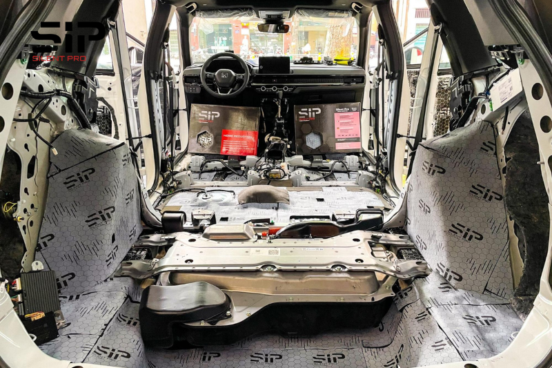 Cách âm sàn ô tô bằng vật liệu cách âm chất lượng cao