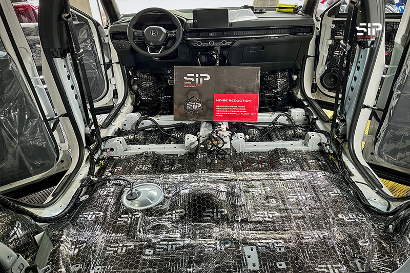 Dán vật liệu cách âm SIP tại sàn xe