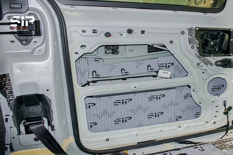 Dán vật liệu tiêu âm cho ô tô - Sự lựa chọn của nhiều chủ xe hiện nay