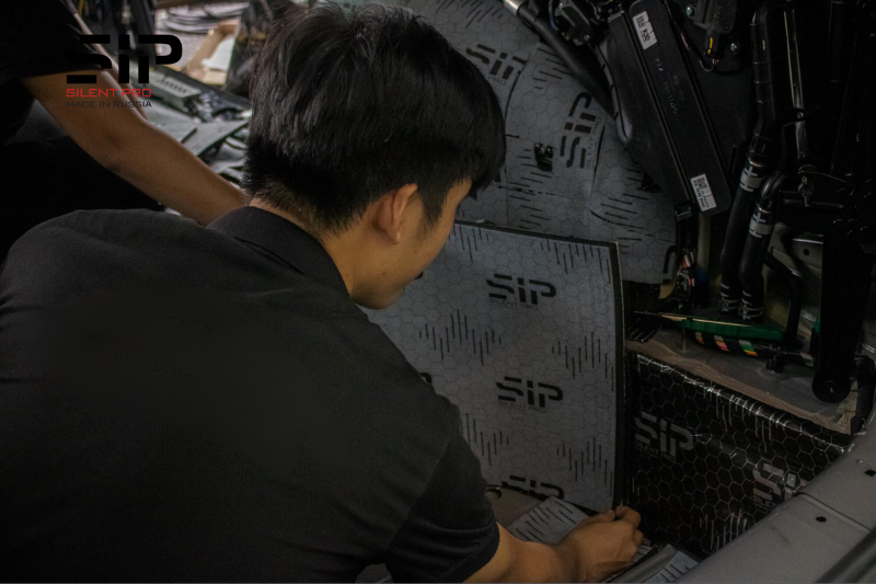 Đo lường cẩn thận khi thi công dán vật liệu cách âm SIP