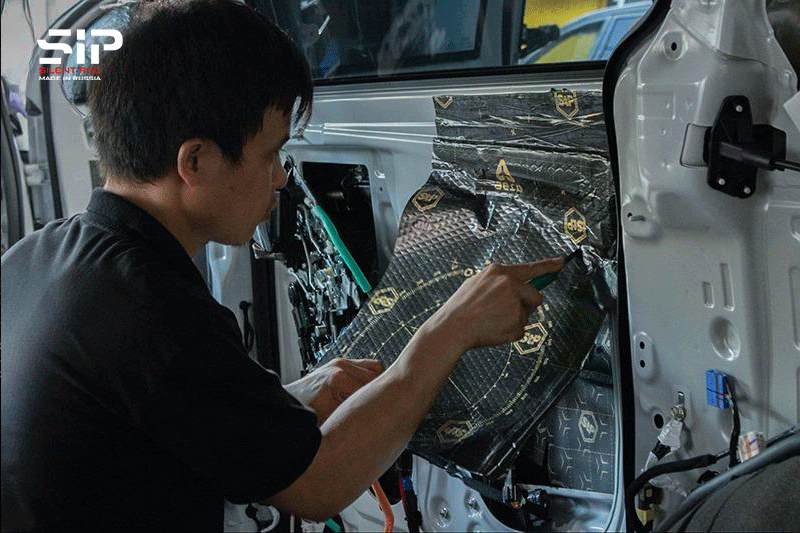 Hình ảnh dán cách âm xe hơi tại cửa xe