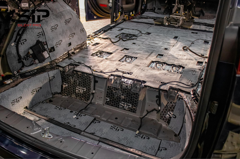 Kết hợp cách âm và tiêu âm để tăng cường khả năng chống ồn cho xe ô tô