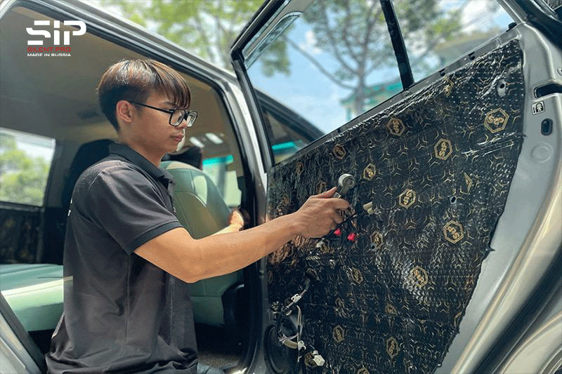 Lưu ý khi dán cách âm chống ồn xe ô tô