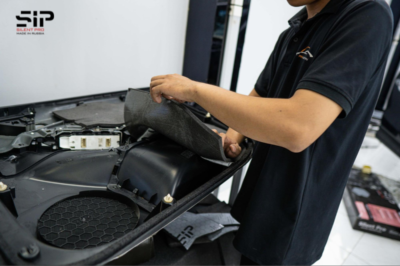 Dán cách âm kết hợp tiêu âm nâng cao trải nghiệm lái xe