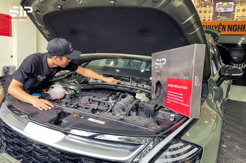 Dán cách âm khoang máy ô tô