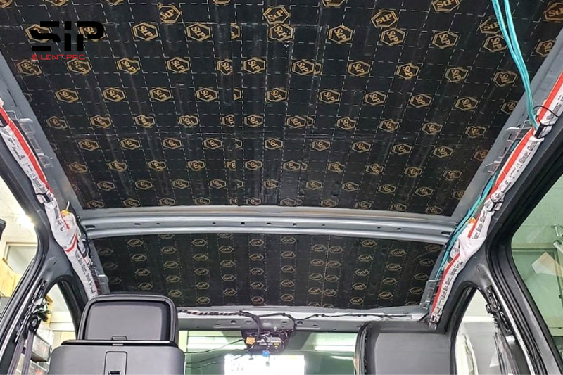 Dán vật liệu cách âm StP cho trần xe ô tô