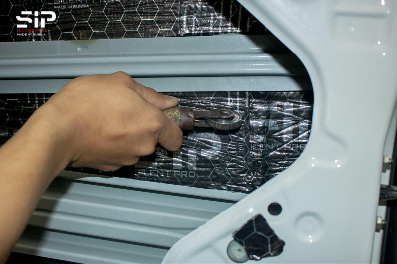 Dụng cụ dán cách âm cửa xe ô tô chuyên dụng