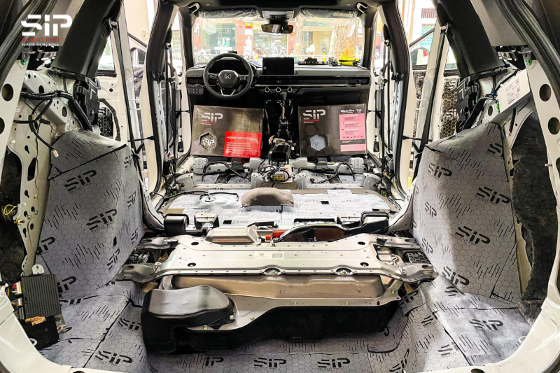 Hoàn thiện dán cách âm chống ồn toàn diện xe ô tô