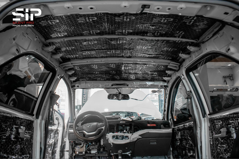 Hoàn thiện dán cách âm trần xe ô tô