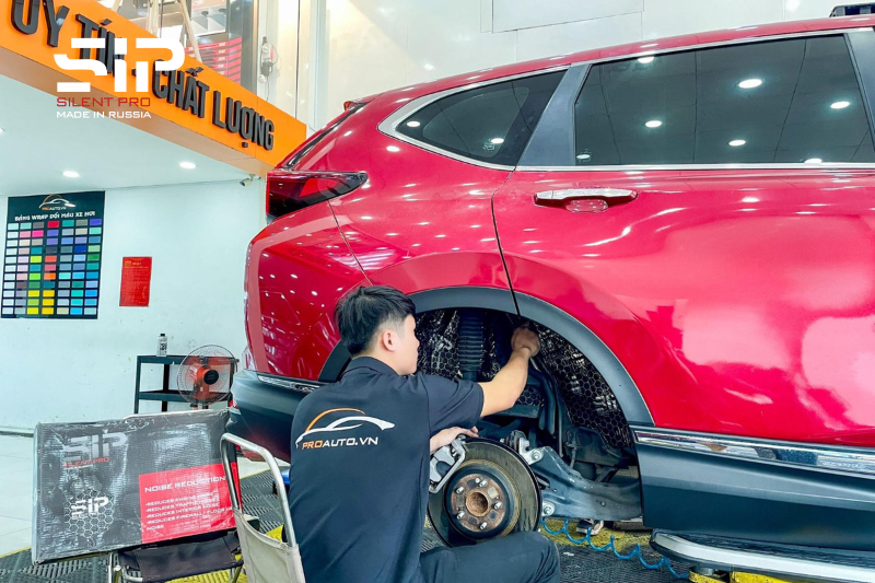 Cách âm vè hốc bánh nhựa của xe ô tô