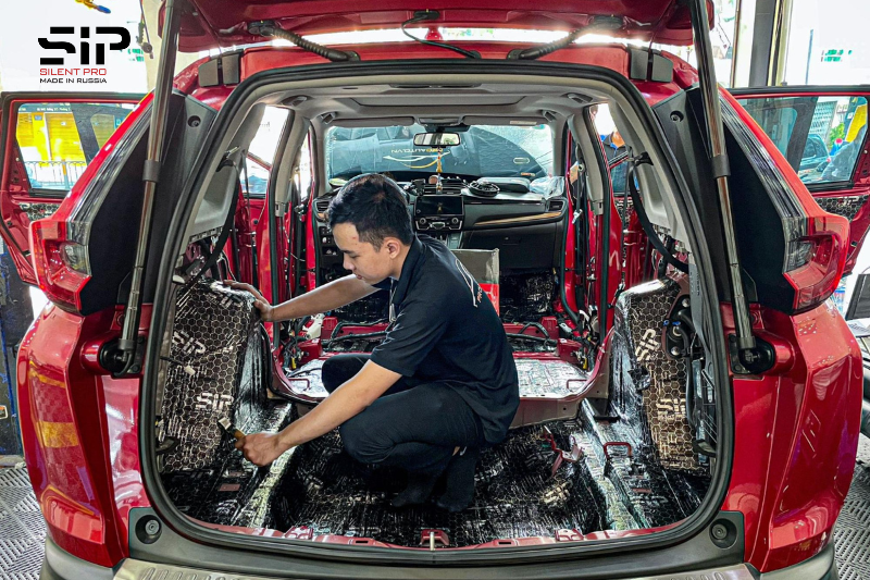 Dán cách âm SIP tại vị trí 4 hốc bánh xe hơi