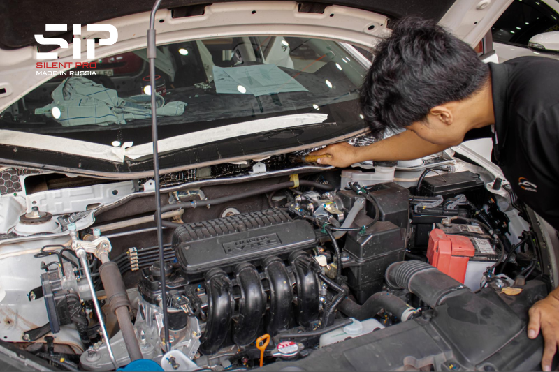 Dán cách âm SIP tại vị trí khoang máy ô tô