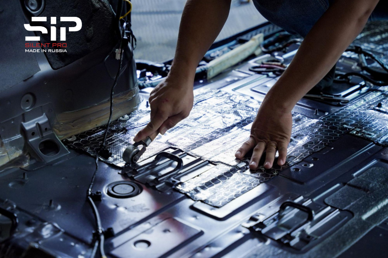 Dán cách âm SIP tại vị trí sàn xe ô tô 