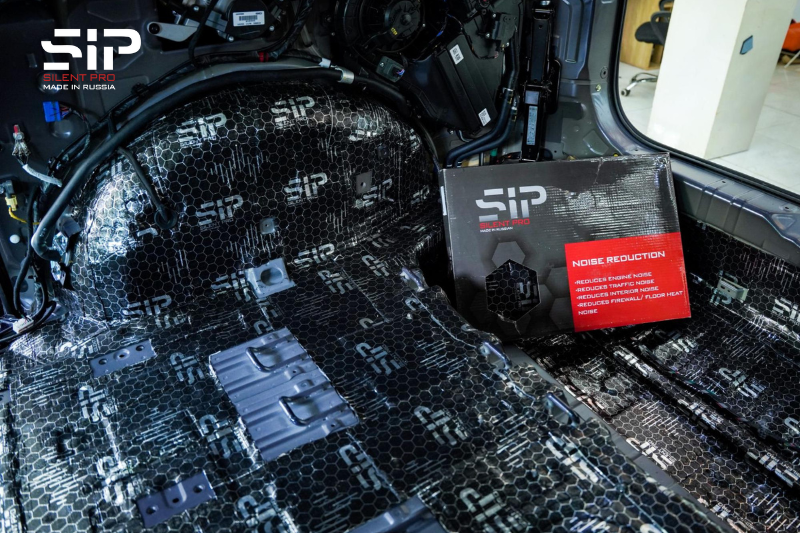 Dán cách âm SIP tại vị trí 4 hốc bánh xe hơi