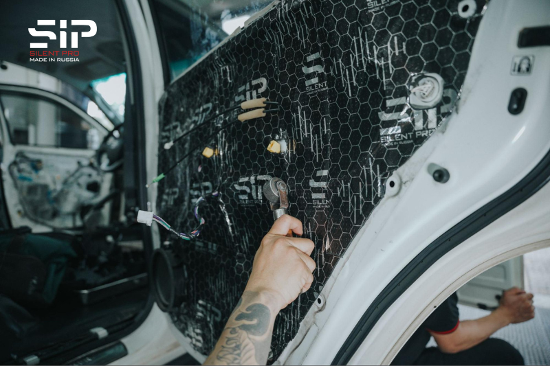 Dán cách âm SIP tại vị trí cửa xe hơi