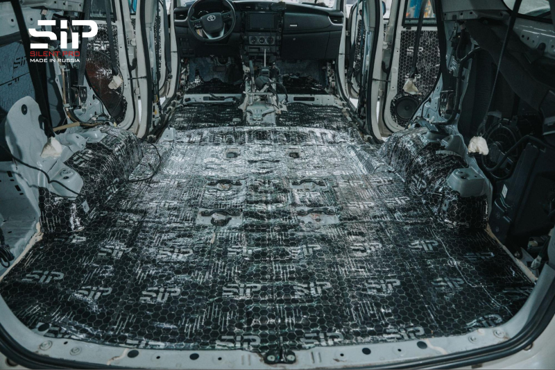 Dán cách âm SIP tại vị trí sàn xe ô tô