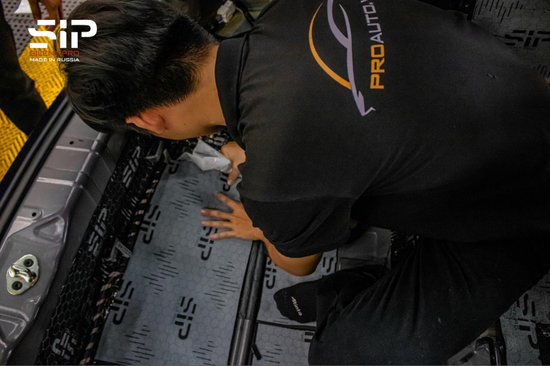 Thi công dán tiêu âm SIP cho xe hơi