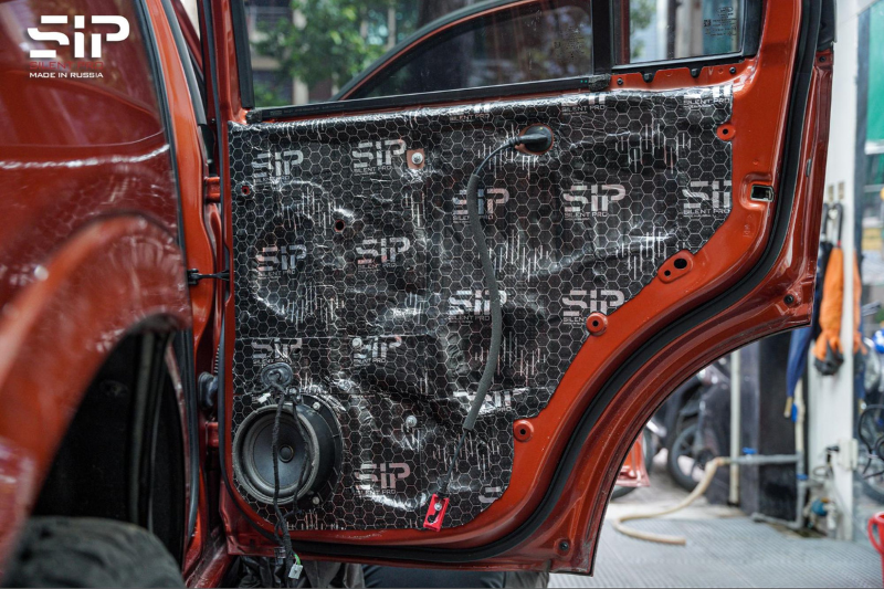 Dán cách âm SIP tại vị trí cửa xe hơi