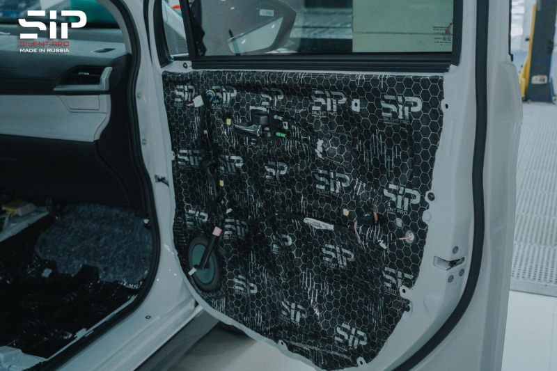 Dán cách âm SIP tại vị trí cửa xe hơi