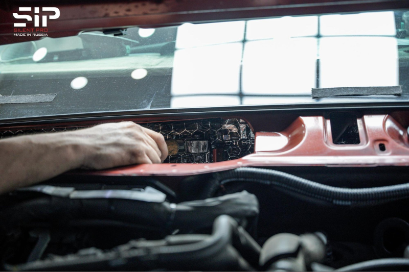 Dán cách âm SIP tại vị trí khoang máy ô tô