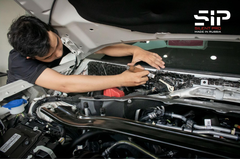 Dán cách âm SIP tại vị trí khoang máy ô tô