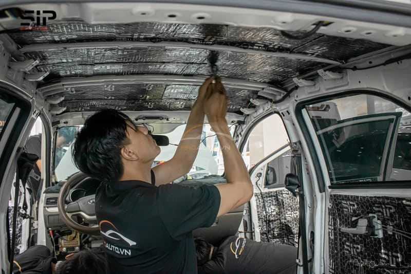 Cách âm vị trí trần xe