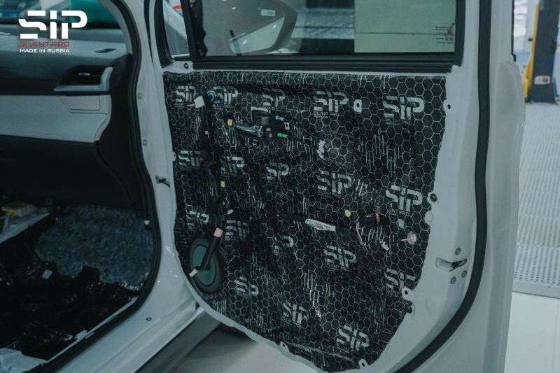 Dán cách âm SIP tại vị trí cửa xe hơi