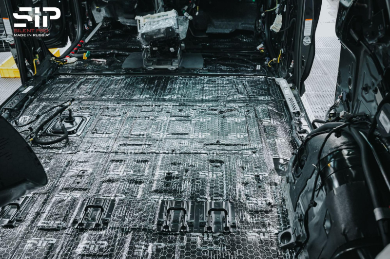 Dán cách âm SIP tại vị trí sàn xe ô tô 