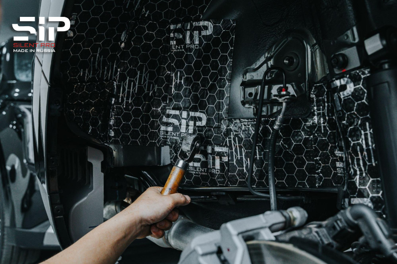 Dán cách âm SIP tại vị trí 4 hốc bánh xe hơi