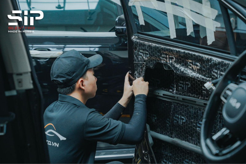 Dán cách âm SIP tại vị trí cửa xe hơi