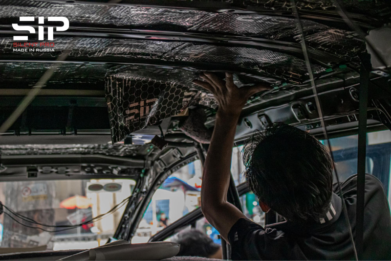  Dán cách âm SIP tại vị trí trần xe