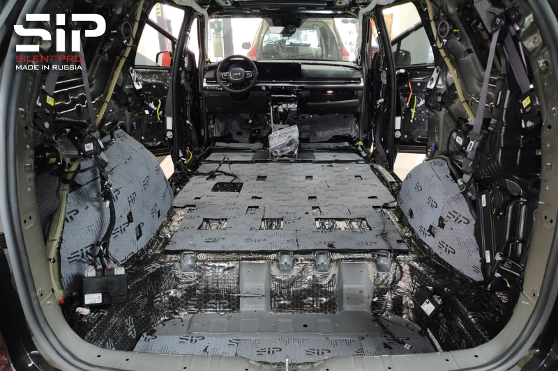 Dán vật liệu tiêu âm Silent Pro F10 tại sàn xe