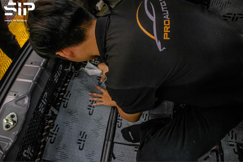 Dán tiêu âm SIP để triệt tiêu tiếng ồn, tiếng ù cho xế yêu