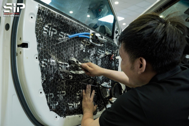 Dán cách âm SIP giúp chống ồn hiệu quả cho xế yêu