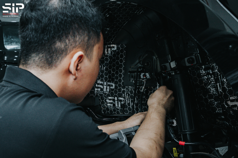 Cận cảnh đo và dán cách âm SIP xe ô tô tại Đắk Lắk