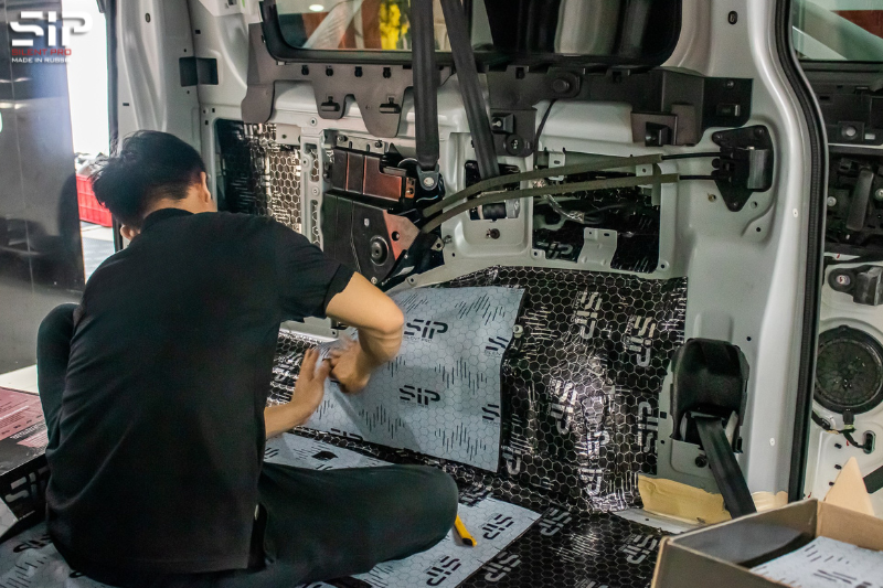 Quá trình thi công cách âm SIP xe ô tô tại Đắk Lắk