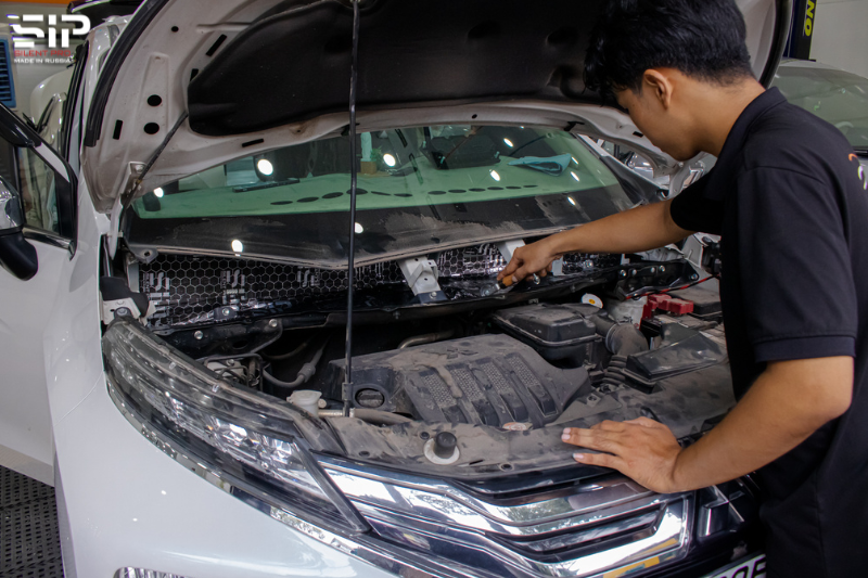 Cách âm SIP xe ô tô tại Vĩnh Long vị trí khoang máy